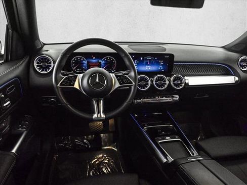 Certified 2025 Mercedes-Benz GLB 250 4MATIC w/ Exclusive Package image 20