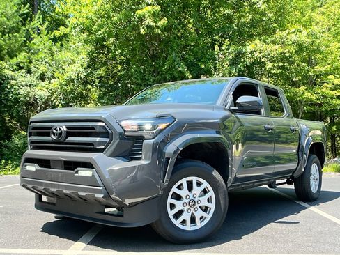 Used 2025 Toyota Tacoma SR5 AWD/4WD image 1
