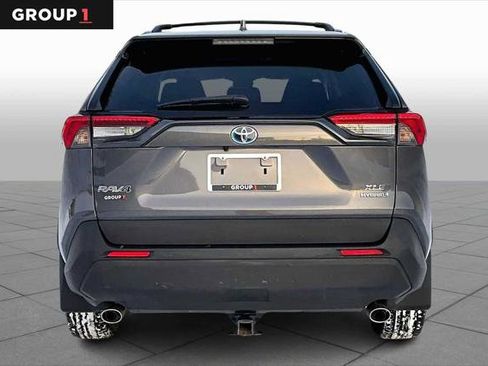 Certified 2021 Toyota RAV4 XLE w/ Convenience Package image 5