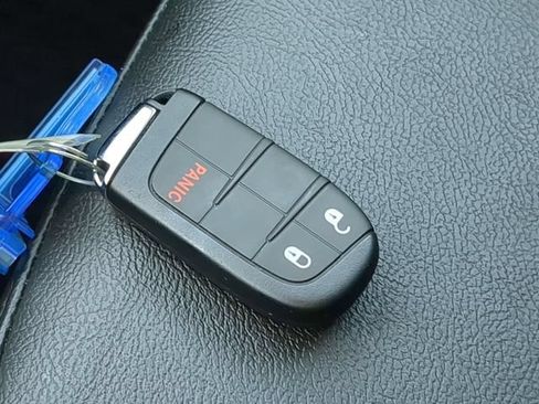 Used 2025 Jeep Compass Trailhawk AWD/4WD image 31
