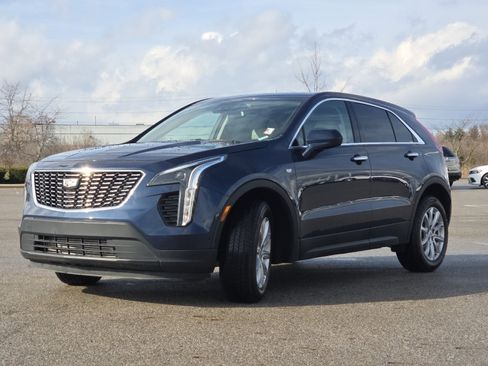 Used 2022 Cadillac XT4 Luxury w/ Cold Weather Package image 11