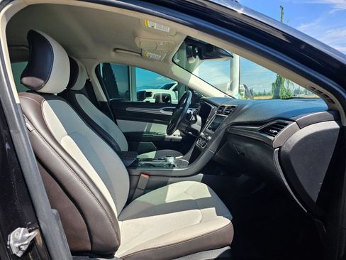 Used 2019 Ford Fusion SE w/ Equipment Group 151A FWD image 11