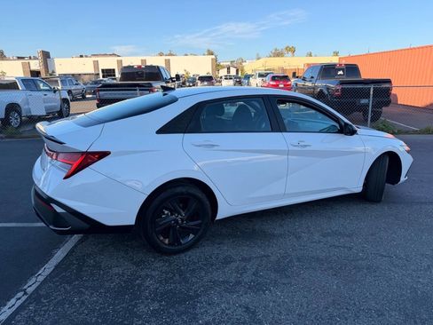 Used 2025 Hyundai Elantra SEL FWD image 8