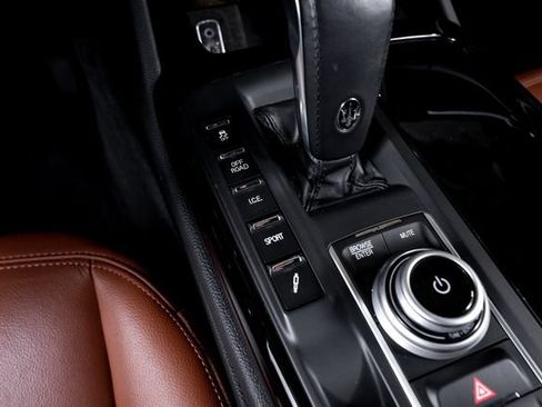 Used 2021 Maserati Levante AWD/4WD image 43