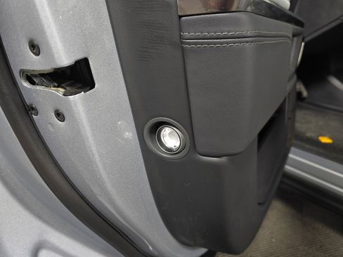 Used 2022 Rivian R1T Adventure image 30