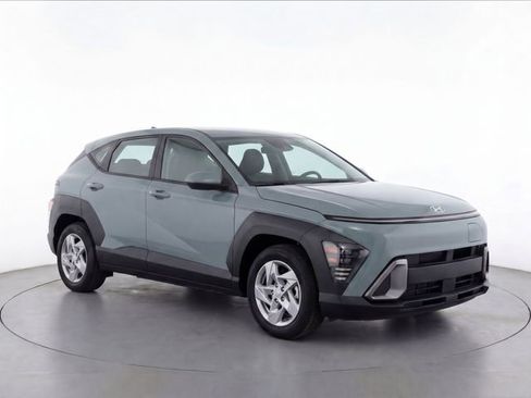 Used 2025 Hyundai Kona SE FWD image 2