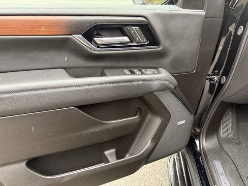 Used 2025 GMC Yukon Denali image 10