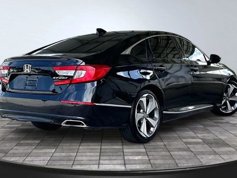 Used 2018 Honda Accord Touring image 6