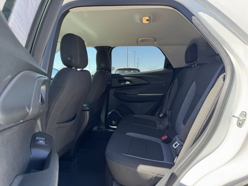 Used 2025 Chevrolet TrailBlazer LT AWD/4WD image 9