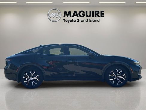 Used 2023 Toyota Crown XLE image 2