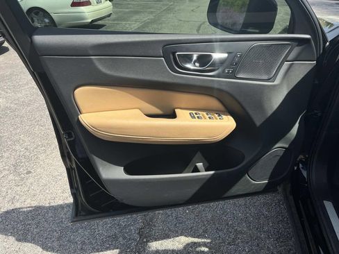 Used 2020 Volvo XC60 T5 Momentum w/ Protection Package Premier image 20