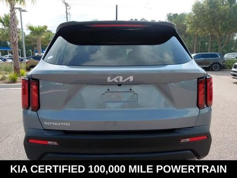 Certified 2023 Kia Sorento LX FWD image 6