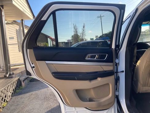 Used 2017 Ford Explorer XLT w/ Equipment Group 201A FWD image 20