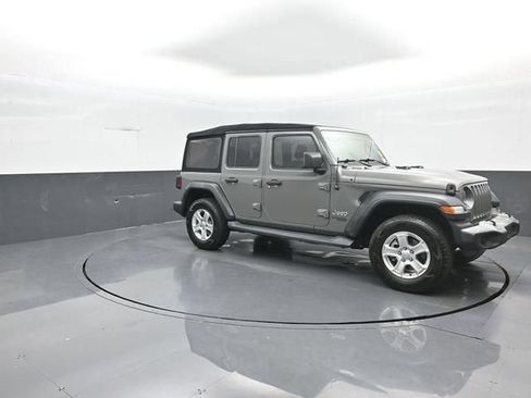 Used 2019 Jeep Wrangler Unlimited Sport S AWD/4WD image 2