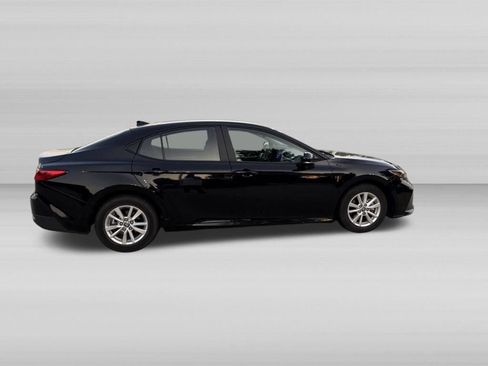 Used 2025 Toyota Camry LE FWD image 5
