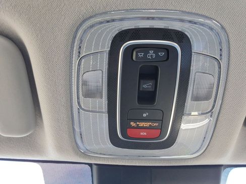 Used 2025 Hyundai Elantra Limited image 19