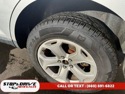 Used 2013 Ford Edge SE image 12