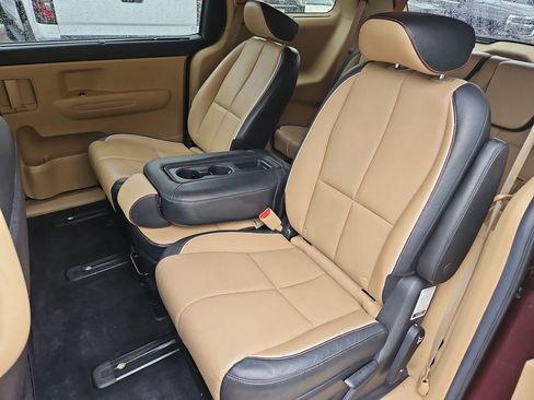 Used 2018 Kia Sedona LX w/ LX Essentials Premium Package FWD image 27