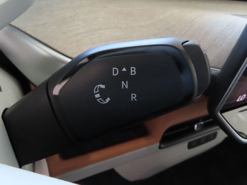 New 2025 Volkswagen ID. Buzz 1st Edition image 17