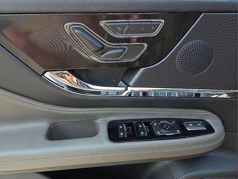 New 2025 Lincoln Corsair Grand Touring image 13