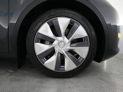 Used 2024 Tesla Model Y Long Range AWD/4WD image 20