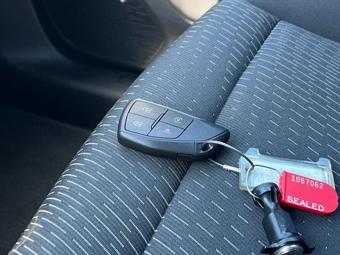 Used 2025 Chevrolet Equinox LT FWD image 17