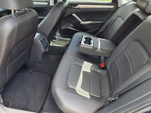 Used 2021 Volkswagen Passat 2.0T SE image 16
