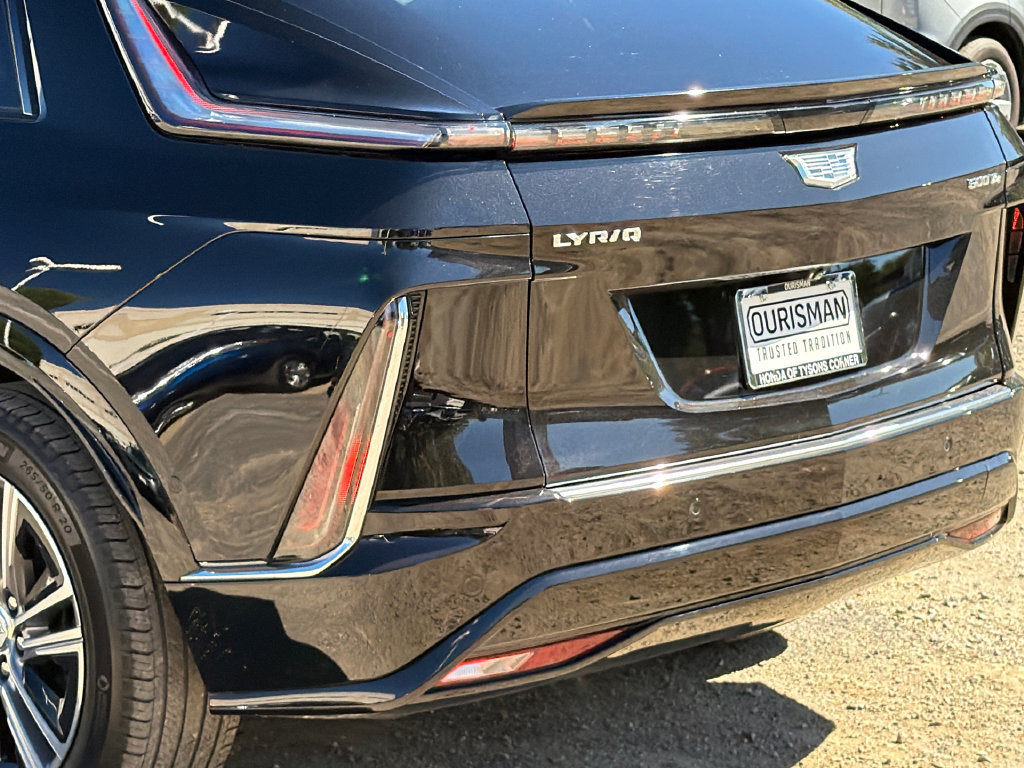 Used 2024 Cadillac Lyriq Luxury AWD/4WD image 6