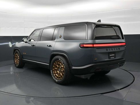 Used 2025 Rivian R1S Premium AWD/4WD image 3
