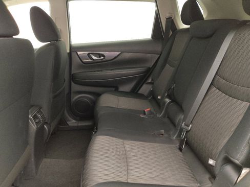 Used 2020 Nissan Rogue SV FWD image 19