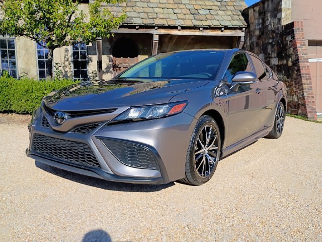 Used 2023 Toyota Camry SE w/ Convenience Package FWD image 4