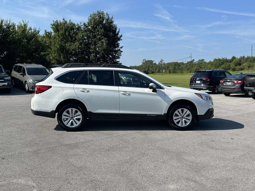 Used 2017 Subaru Outback 2.5i Premium AWD/4WD image 8