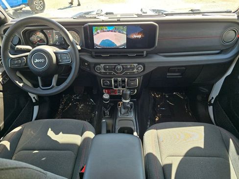 Certified 2026 Jeep Wrangler Unlimited Rubicon image 33