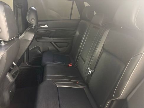 Used 2020 Volkswagen Atlas Cross Sport SE w/ Panoramic Sunroof Package FWD image 12