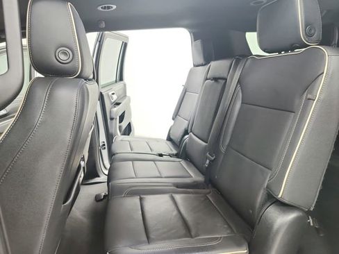 Used 2022 GMC Yukon XL SLT RWD image 36