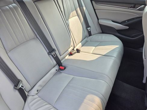 Used 2018 Honda Accord Touring image 5