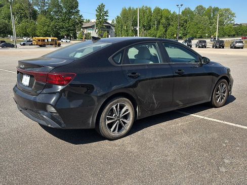 Used 2022 Kia Forte LXS w/ LXS Technology Package image 3