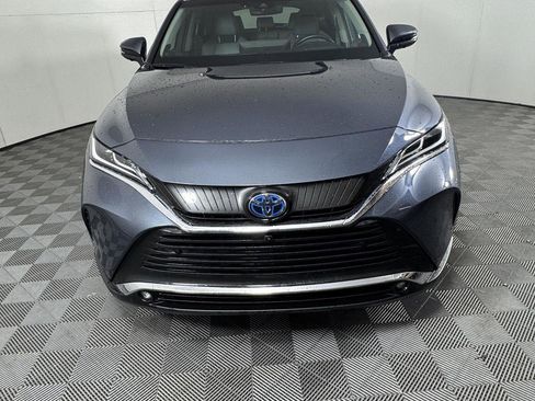 Used 2023 Toyota Venza Limited image 3