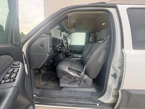 Used 2002 Chevrolet Avalanche 4x4 w/ Convenience Pkg image 10