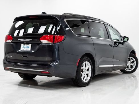 Used 2020 Chrysler Pacifica Touring-L Plus w/ Tire & Wheel Group FWD image 29