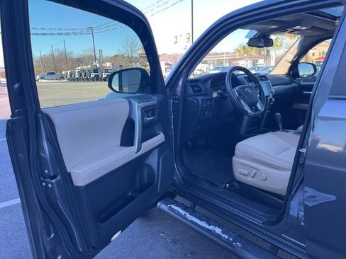 Used 2022 Toyota 4Runner SR5 Premium w/ Moonroof Package image 4