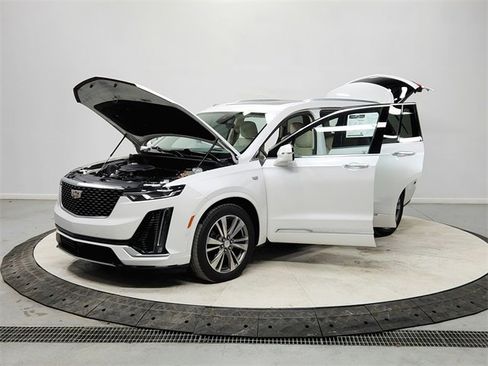 Used 2021 Cadillac XT6 Premium Luxury image 11