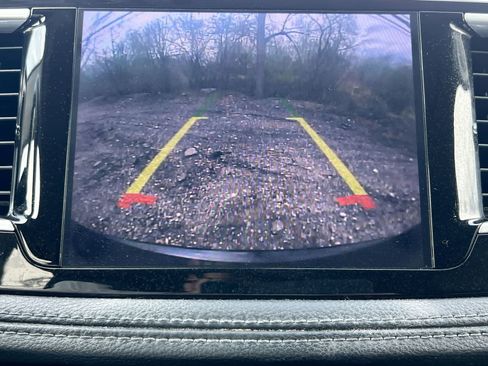 Used 2019 Chrysler Pacifica Limited w/ Tire & Wheel Group FWD image 29