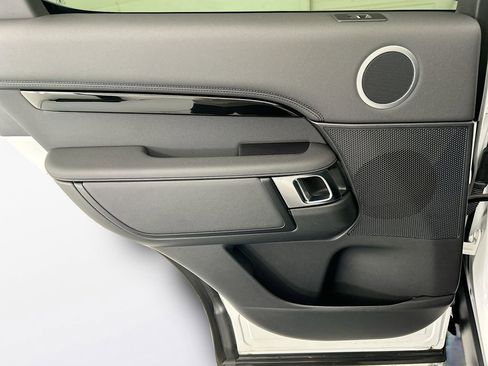Certified 2025 Land Rover Discovery S AWD/4WD image 25