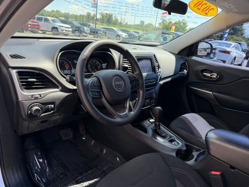 Used 2020 Jeep Cherokee Latitude FWD image 13