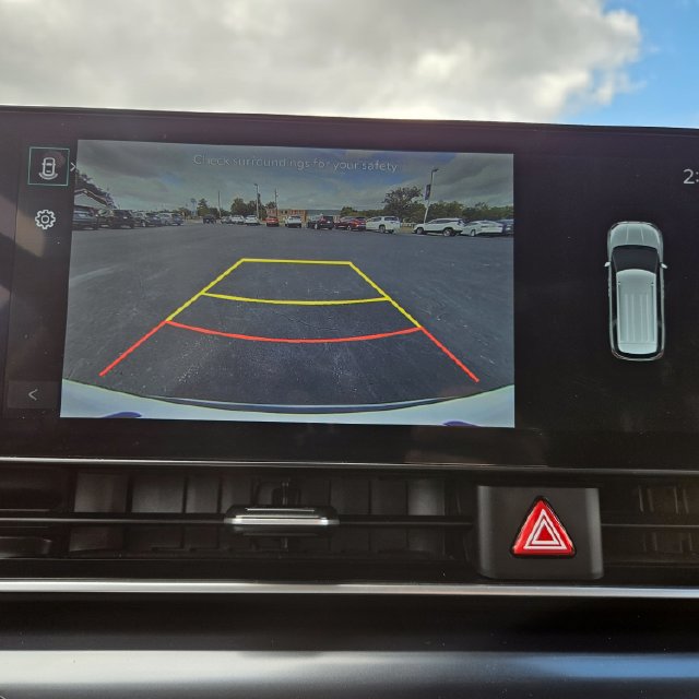 Used 2025 Kia Carnival FWD image 33