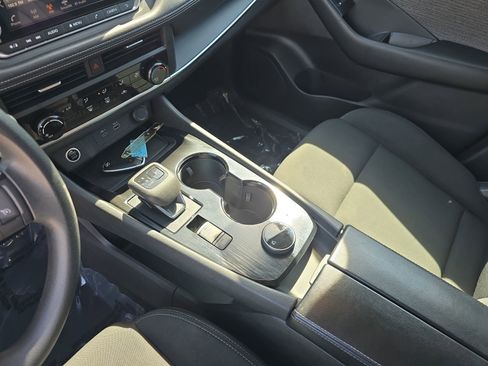 Used 2023 Nissan Rogue S image 27