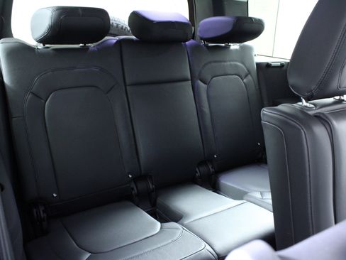 Used 2023 Land Rover Defender 130 S image 14