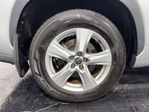 Used 2024 Toyota Highlander LE image 8