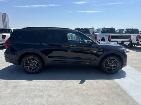 Used 2025 Ford Explorer ST-Line w/ ST-Line Street Pack AWD/4WD image 6